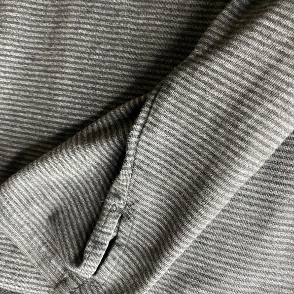 Oakley Grey Henley Mens Sz M Pullover Long Sleeve T-shirt Thumbhole Activewear - Picture 6 of 9